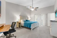 Candida's Retreat, 3-bedroom home with WiFi, AC, Heated Pool, on the 7th tee.