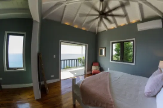 Stylish, Secluded Villa with Pool, Hot tub and Stunning Views Hotels in 