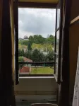 Furnished 2-bed apartment sleeps 4