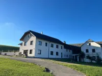 Traditional square farm In a quiet, natural location with a great atmosphere! Hotels in 