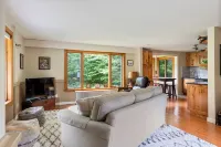 Charming 3Br 2ba Home, One Block from Downtown