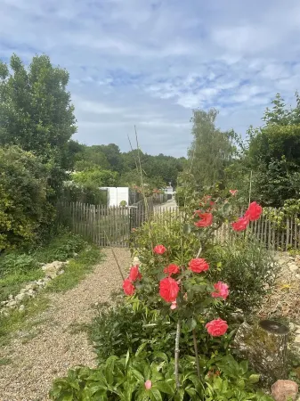 Old restored wine storehouse between sea and forest Отели в г. Руайан