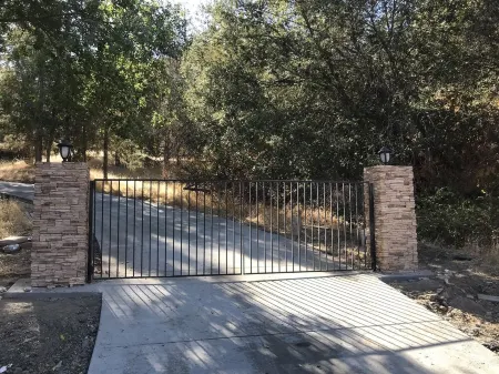 Manzanita Lake Cabin w/ great views