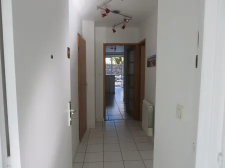 Ideally located apartment with terrace 10 minutes from the beach