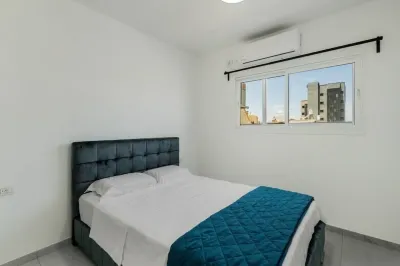 Best offer in bat yam 2 min walk to the beach&balc Các khách sạn ở 