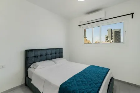 Best offer in bat yam 2 min walk to the beach&balc Отели рядом с достопримечательностью «Defenders Square»