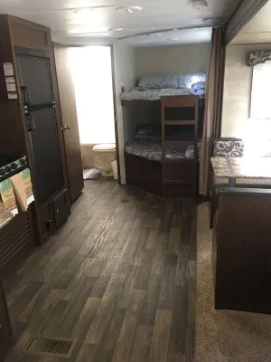 Best price, clean and new rv  trailer โรงแรมใกล้Van Nuys Amtrak Metrolink