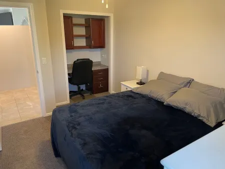 3 Br Upper Floor with Massive Lake View