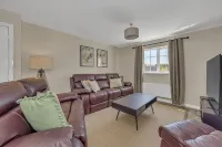 Spacious 5BRM Townhouse – Ideal for Contractors, Corporate Stays & Family Visits