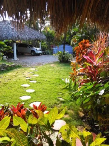 Villa typique, indépendante, jardin Parc Privé d'une belle propriété sécurisée.