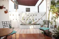 Charming casa, 1 block to the beach- safe, quiet, excellent wifi, AC