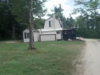 Charming Lake Cottage est 1903! Private and relaxing waterfront, family fun!