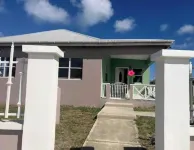 Island gem.  Close to beach and downtown Hotel a 