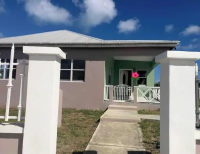 Island gem.  Close to beach and downtown Hotels in 