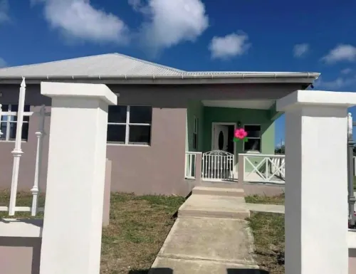 Island gem.  Close to beach and downtown