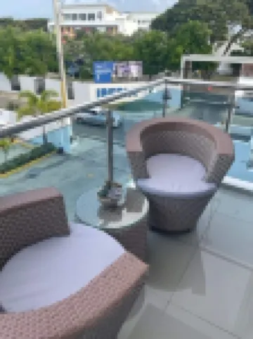 Deluxe 3BD gated Apt near Colegio Iberia with pool 酒店