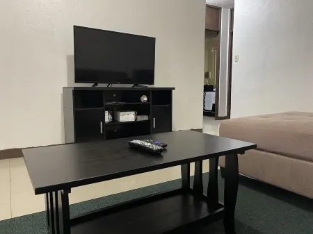 Incredible Location! Отели рядом с достопримечательностью «Agana Bay»