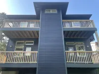 Spacious Beach House - 30 seconds to sand