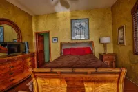 Huge Spectacular Ocean view 5 bedroom Vacation home, gated 24/7 Security