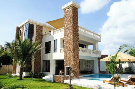 ZANA DIANI VILLAS. LUXURIOUS 2 BEDROOM VILLA 10 MIN FROM THE BEACH