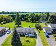 Beautiful Home with castor river view