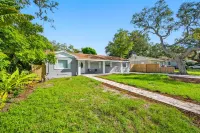 Roomy 3BR Near Beach - Pet-Friendly - Top Location