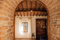 A stone farmhouse from 1850 with a pool for nature lovers Hotel a Pomarance