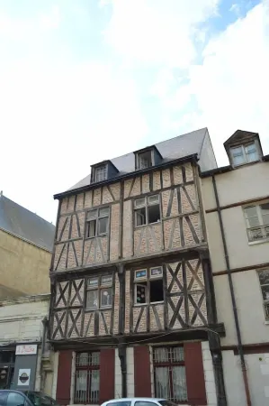 Charming studio in the heart of Amboise with gorgeous views of the Château! Отели рядом с достопримечательностью «Парк Мини-Шато»