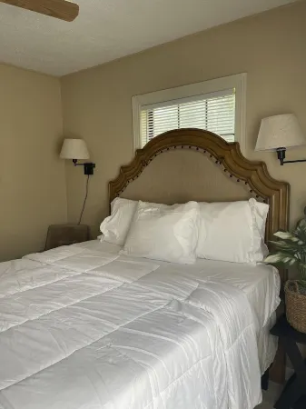 home- minutes aways from casinos and airport Отели рядом с достопримечательностью «R. W. Norton Art Gallery»