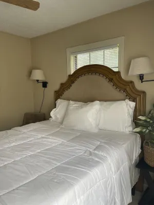 home- minutes aways from casinos and airport