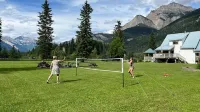 Bear Paw Lodge - Mountain Vacation Home Near Golden BC & Kicking Horse. - 温泉