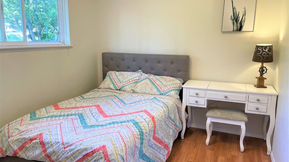 Nice & Cute 4B2B w 2TVs Mid-Term Rental Available