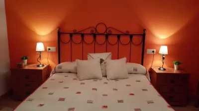 The Cobeña Viewpoint. 60 m house. with beautiful views of the Picos de Europa. Hotels near Camping Liébana