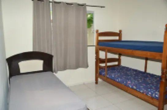 HOUSE W / POOL HEAT. SOLAR, AIR COND, WIFI AND TV WITH NETFLIX! SLEEPS 13 PEOPLE