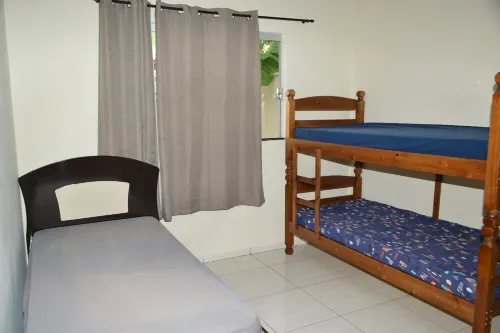 HOUSE W / POOL HEAT. SOLAR, AIR COND, WIFI AND TV WITH NETFLIX! SLEEPS 13 PEOPLE