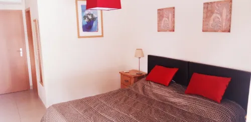 South Facing,Pool,Ground Floor,Garage Parking,150m to Waterfront,Quiet,Secure