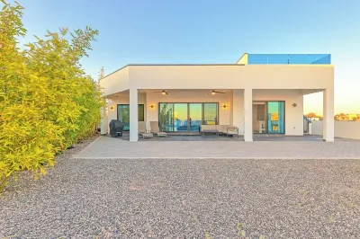 Beach Front House - EV charging included