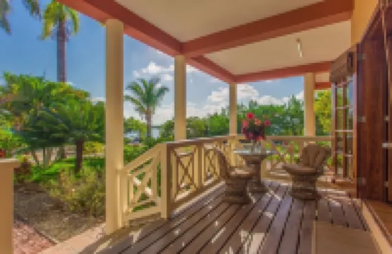 GOLD STANDARD - Pointe House, tip of peninsula , walk to village, 1 BR/2 BA