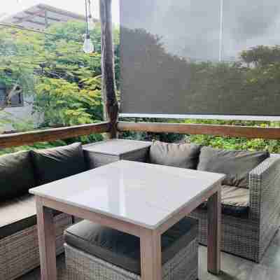 Modern apartment with 18 feet ceilings and private terrace with view to a park Others
