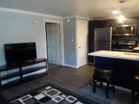 Sophisticated and modern Cozy Apartment. Hotels in 