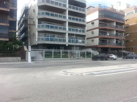 4 bedrooms apartment Praia do forte - Cabo Frio RJ Отели рядом с достопримечательностью «Shells Beach»