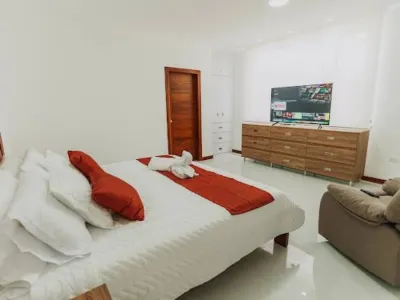 Suite w/Outdoor pool and Kitchenette Hotels in 