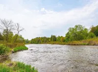 Beautiful Bungalow on Grand River in Fergus. Hotels in Fergus