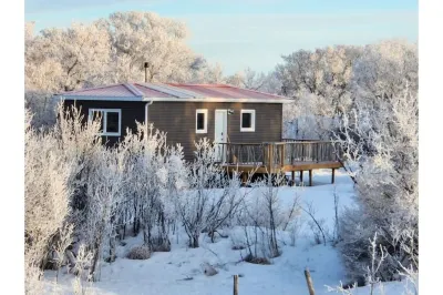 Coulee Creek Cabin Các khách sạn gần Swift Current Branch Library