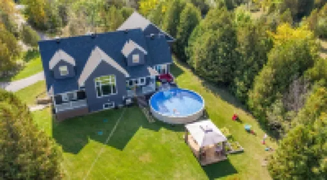 Chateau Jan - Walkout Apartment on 2.65 Acres (Child Friendly)