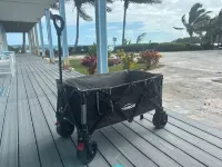 Newly renovated Oceanfront Townhouse with Stunning Views & Private Beach Access Hotel di George Town
