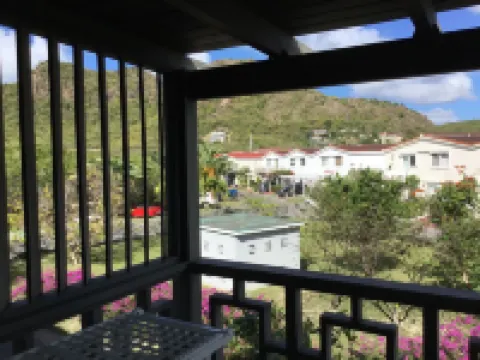Waterfront Villa  5 min to beaches