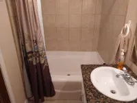 Fishing Camp sleeps 12, fully equipped. Screened in porch. 5 minutes from marina