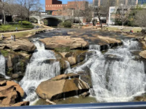 Urban Respite minutes from downtown Greenville, SC 帕克酒店