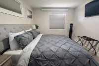 Modern Comfort in Prime Location: Stylishly Remodeled Condo Steps from Downtown